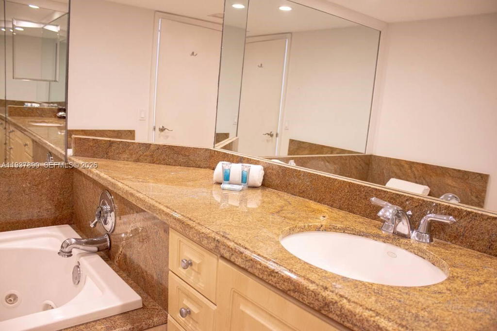 Real estate property located at 1717 Bayshore Dr B-4141, Miami-dade, Venetia Condo, Miami, FL