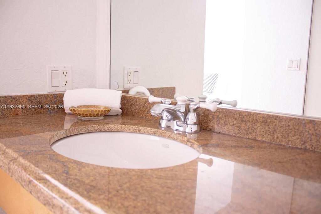 Real estate property located at 1717 Bayshore Dr B-4141, Miami-dade, Venetia Condo, Miami, FL