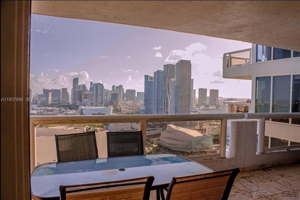 Real estate property located at 1717 Bayshore Dr B-4141, Miami-dade, Venetia Condo, Miami, FL
