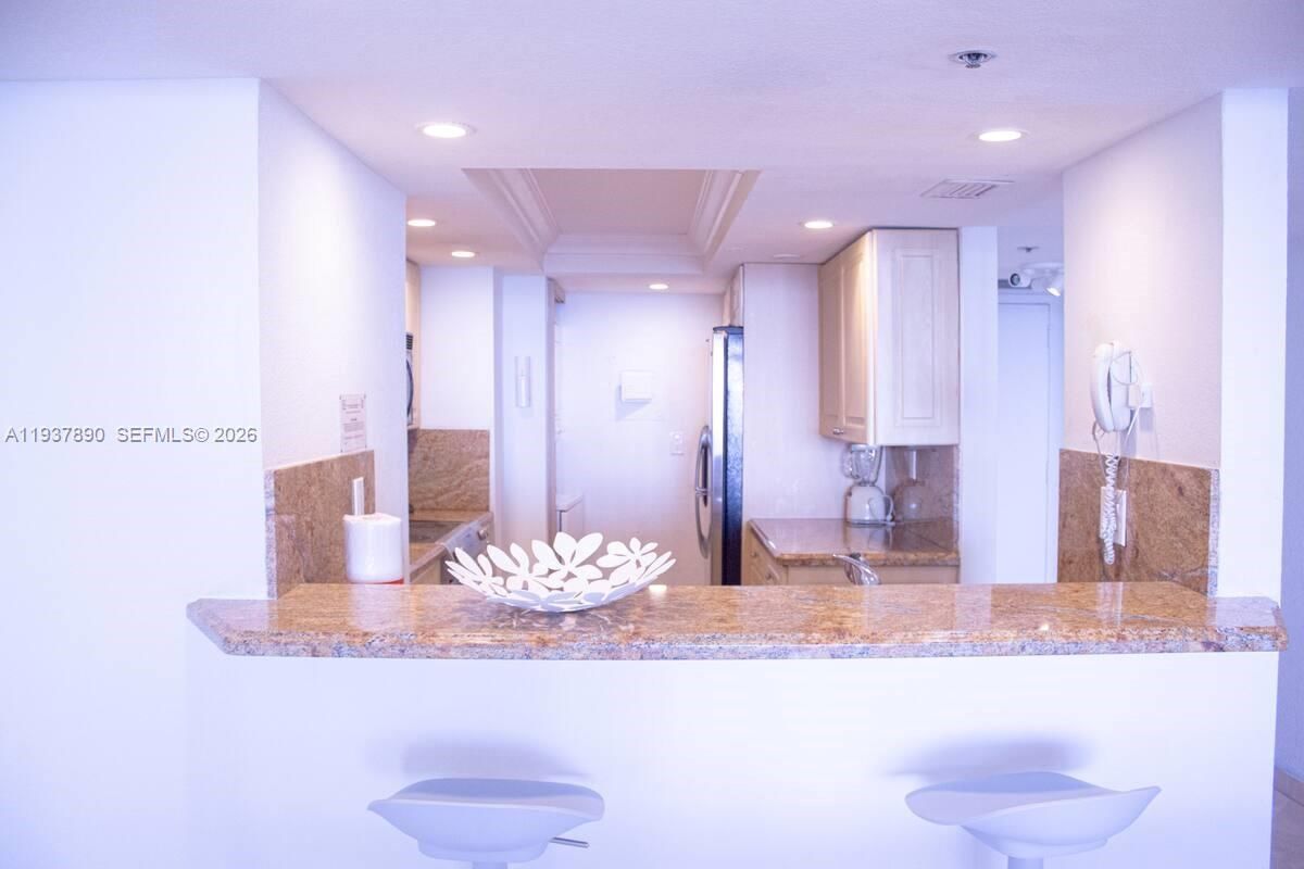 Real estate property located at 1717 Bayshore Dr B-4141, Miami-dade, Venetia Condo, Miami, FL