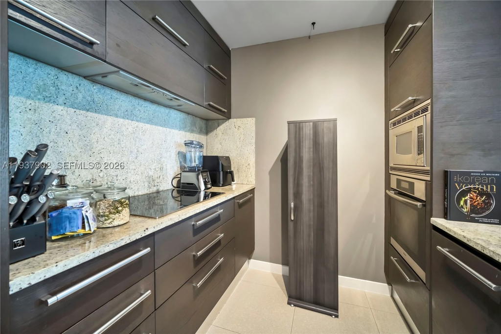 Real estate property located at 900 Biscayne Blvd #2910, Miami-dade, 900 Biscayne Bay Condo, Miami, FL