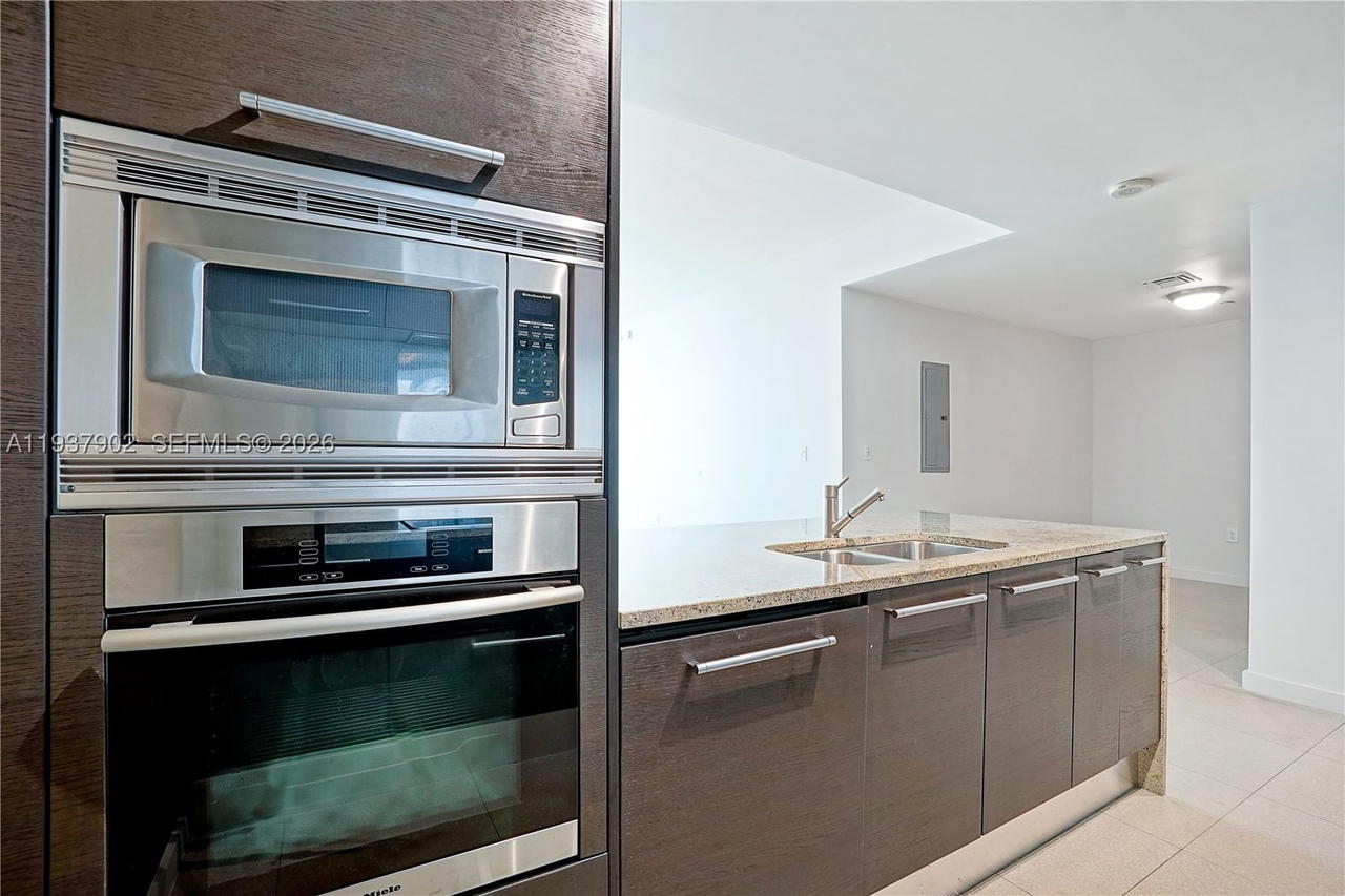 Real estate property located at 900 Biscayne Blvd #2910, Miami-dade, 900 Biscayne Bay Condo, Miami, FL
