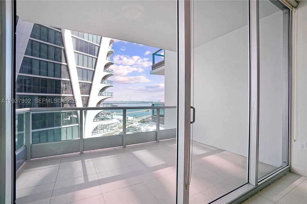 Real estate property located at 900 Biscayne Blvd #2910, Miami-dade, 900 Biscayne Bay Condo, Miami, FL