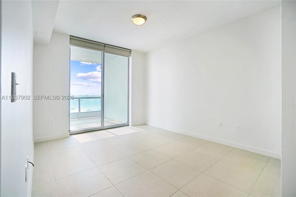 Real estate property located at 900 Biscayne Blvd #2910, Miami-dade, 900 Biscayne Bay Condo, Miami, FL