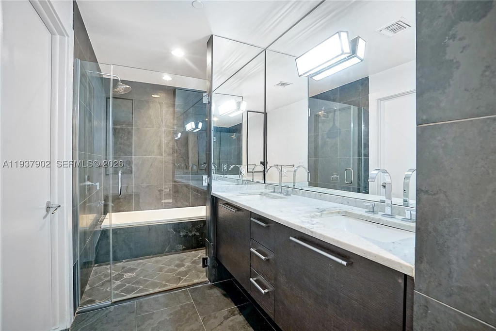 Real estate property located at 900 Biscayne Blvd #2910, Miami-dade, 900 Biscayne Bay Condo, Miami, FL