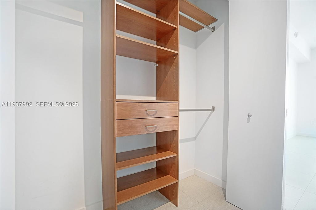 Real estate property located at 900 Biscayne Blvd #2910, Miami-dade, 900 Biscayne Bay Condo, Miami, FL