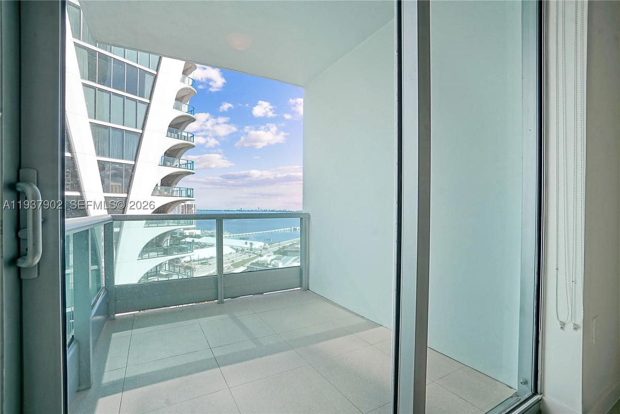 Real estate property located at 900 Biscayne Blvd #2910, Miami-dade, 900 Biscayne Bay Condo, Miami, FL