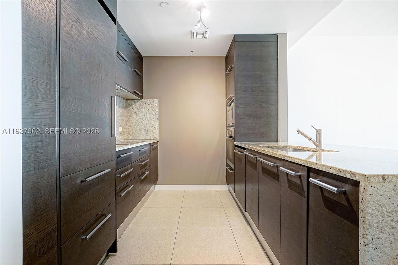 Real estate property located at 900 Biscayne Blvd #2910, Miami-dade, 900 Biscayne Bay Condo, Miami, FL