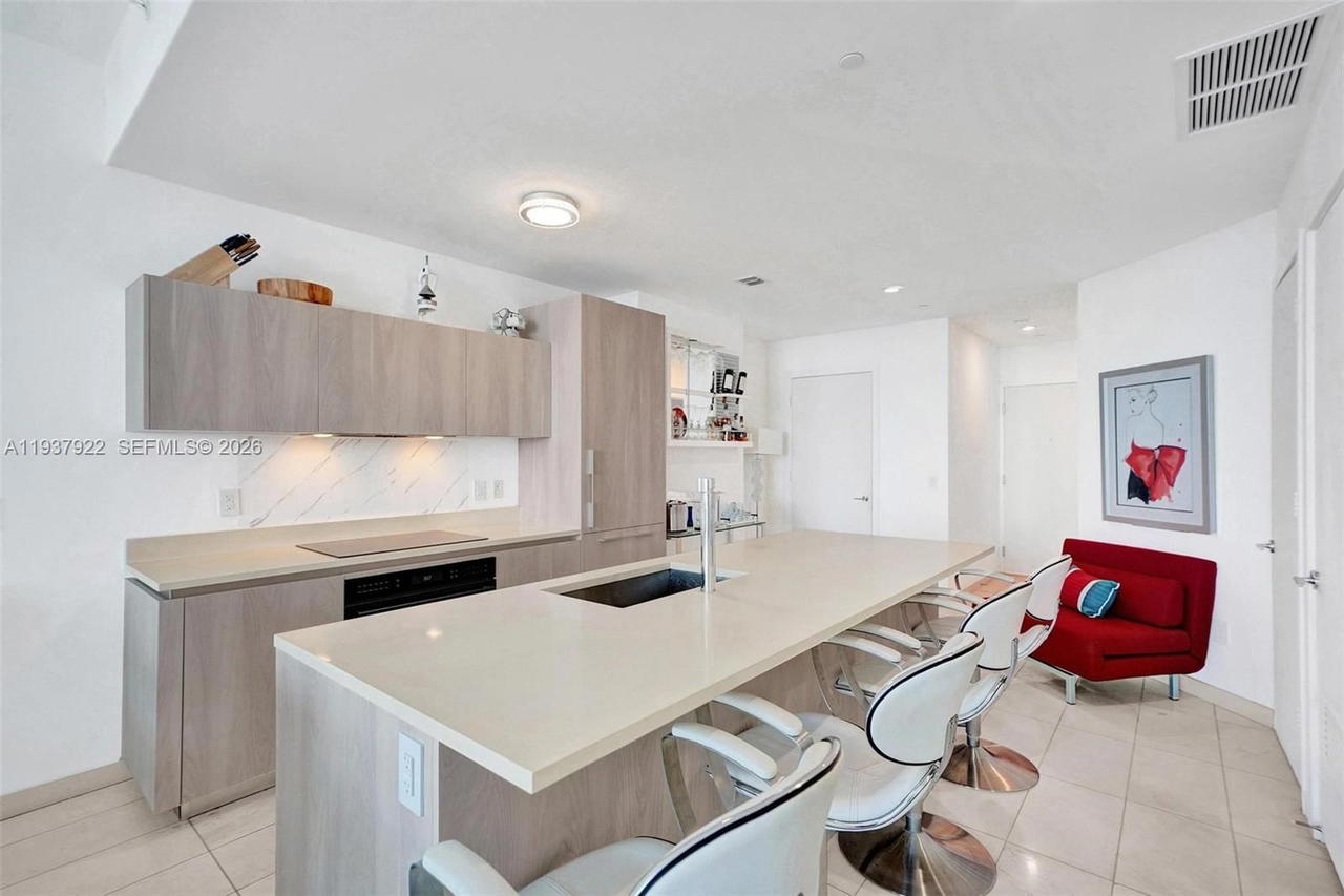 Real estate property located at 480 31st St #1705, Miami-dade, Gran Paraiso Condo, Miami, FL