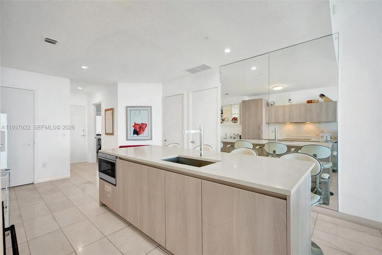 Real estate property located at 480 31st St #1705, Miami-dade, Gran Paraiso Condo, Miami, FL