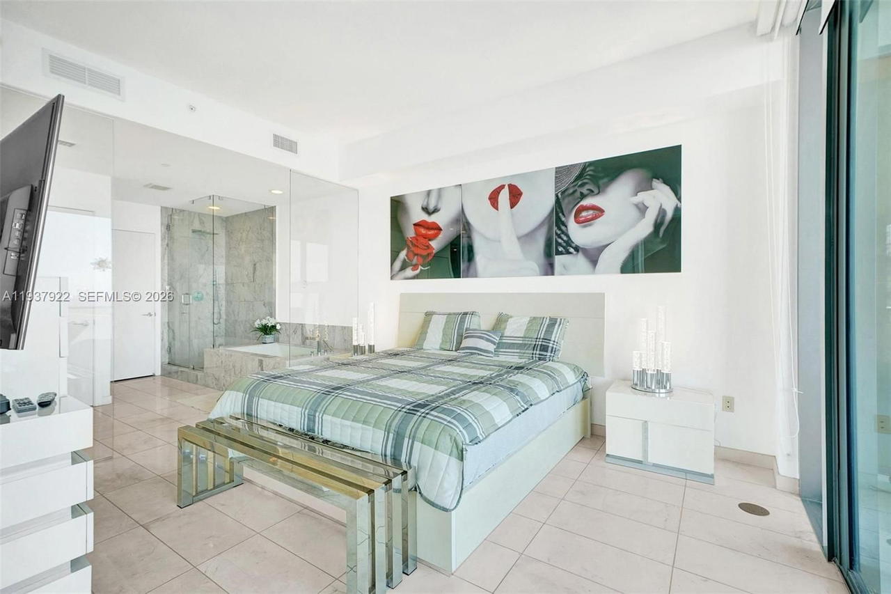 Real estate property located at 480 31st St #1705, Miami-dade, Gran Paraiso Condo, Miami, FL