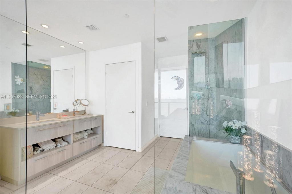 Real estate property located at 480 31st St #1705, Miami-dade, Gran Paraiso Condo, Miami, FL