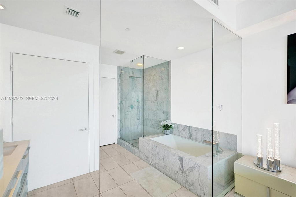 Real estate property located at 480 31st St #1705, Miami-dade, Gran Paraiso Condo, Miami, FL