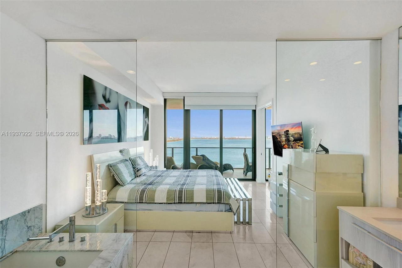 Real estate property located at 480 31st St #1705, Miami-dade, Gran Paraiso Condo, Miami, FL