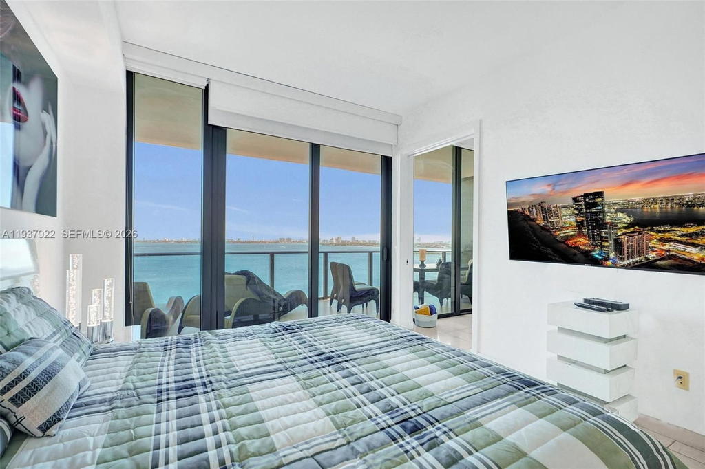 Real estate property located at 480 31st St #1705, Miami-dade, Gran Paraiso Condo, Miami, FL