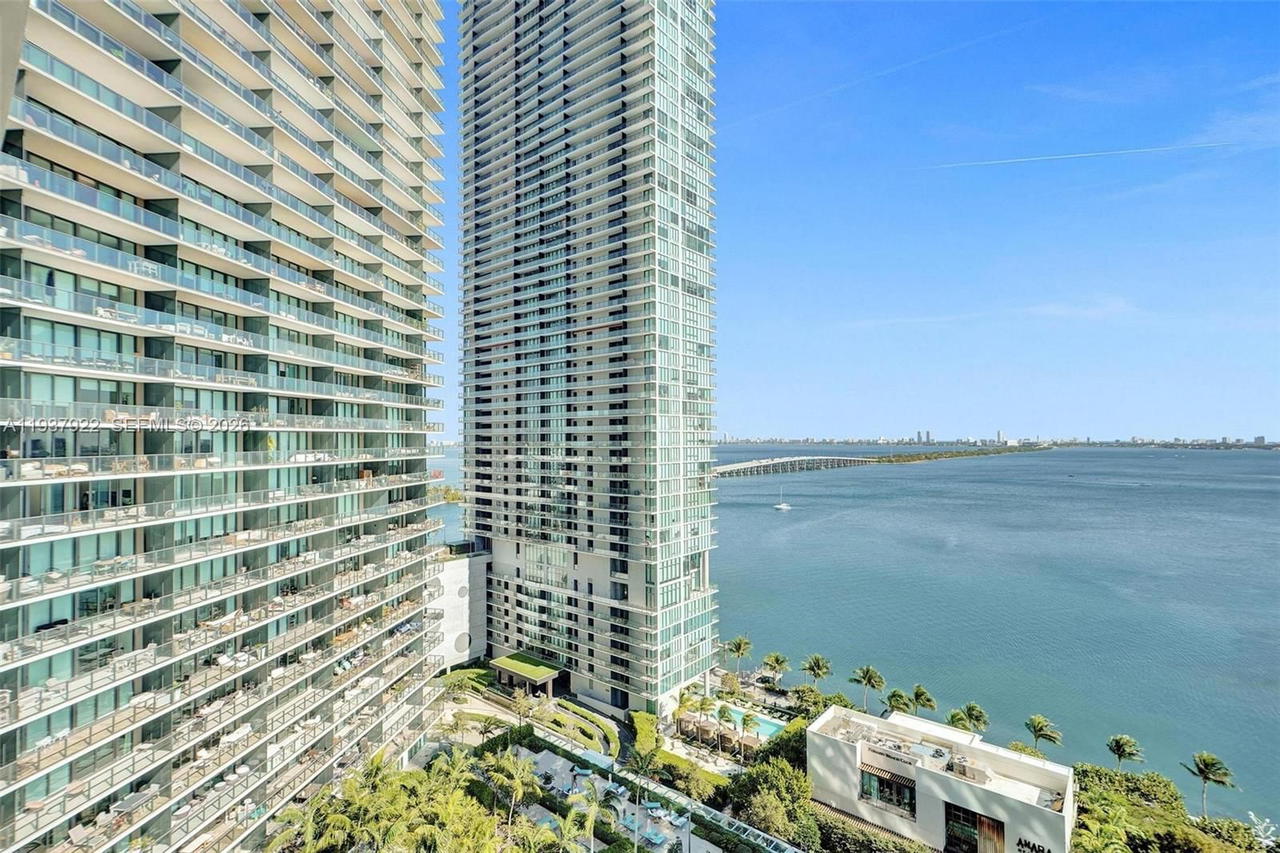 Real estate property located at 480 31st St #1705, Miami-dade, Gran Paraiso Condo, Miami, FL