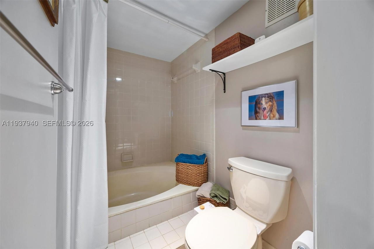 Real estate property located at 401 10th St B205, Broward, Chateau De Ville Condo, Dania Beach, FL