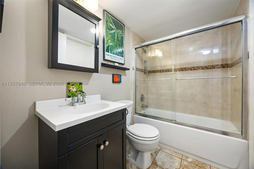 Real estate property located at 401 10th St B205, Broward, Chateau De Ville Condo, Dania Beach, FL