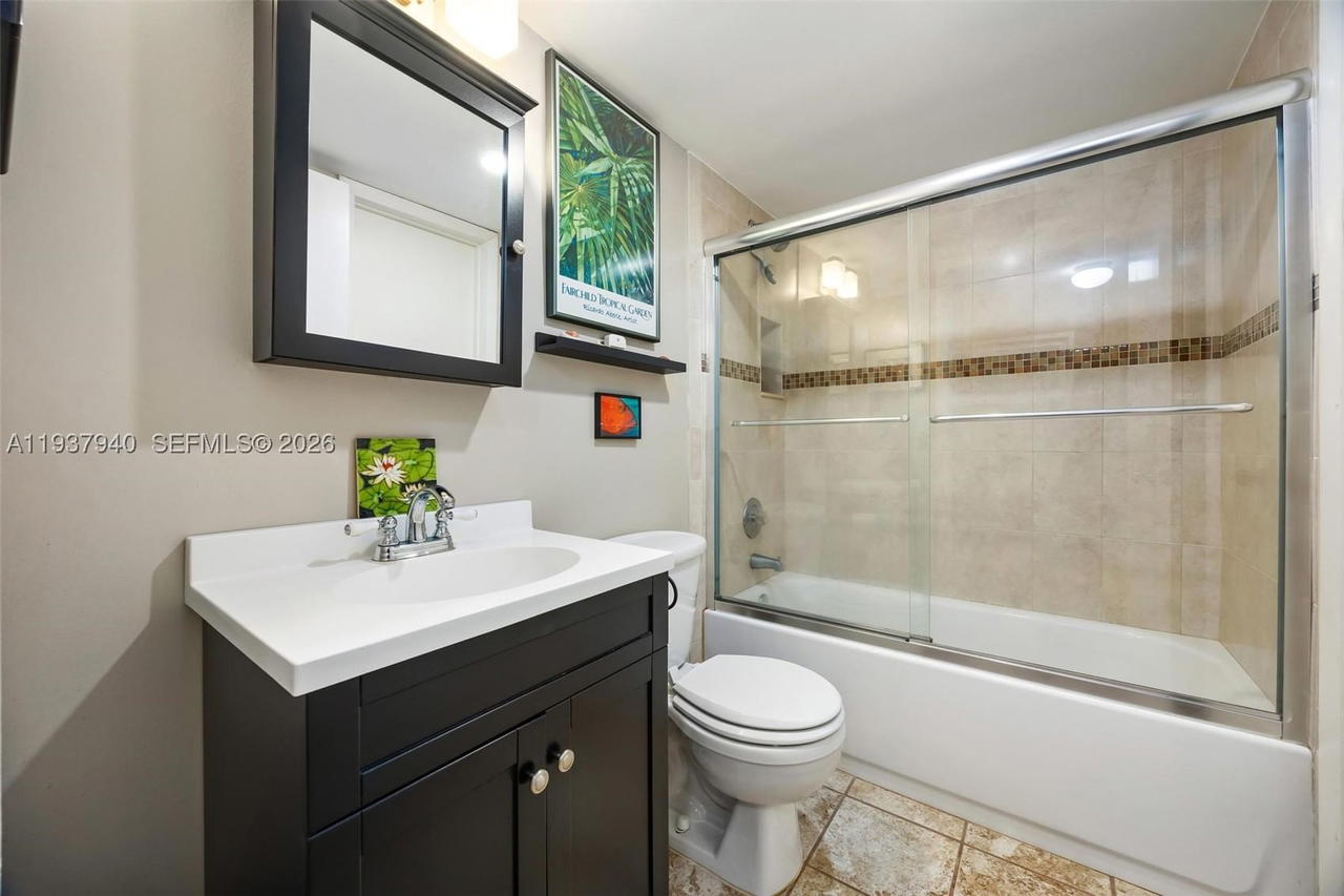 Real estate property located at 401 10th St B205, Broward, Chateau De Ville Condo, Dania Beach, FL