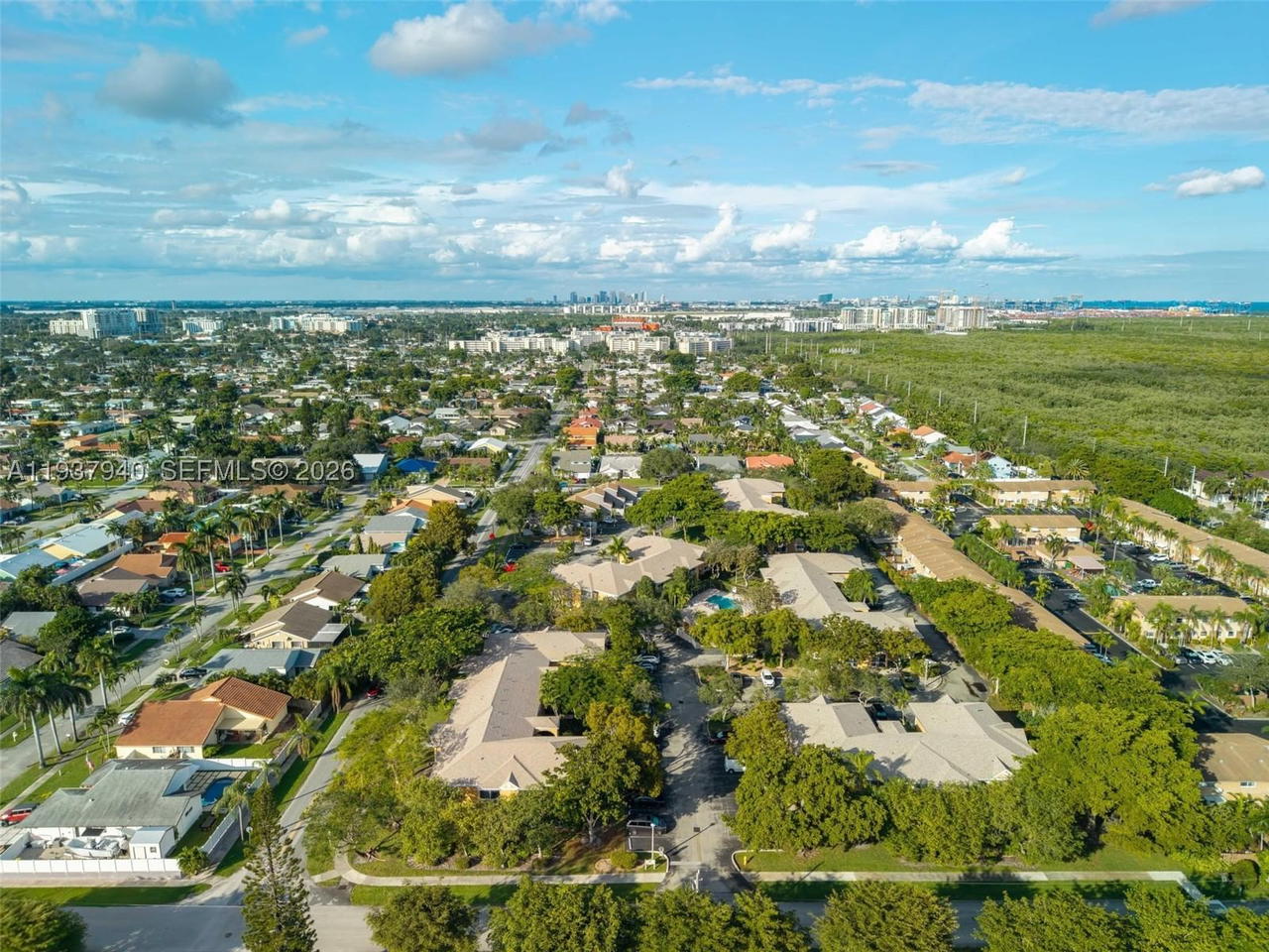 Real estate property located at 401 10th St B205, Broward, Chateau De Ville Condo, Dania Beach, FL