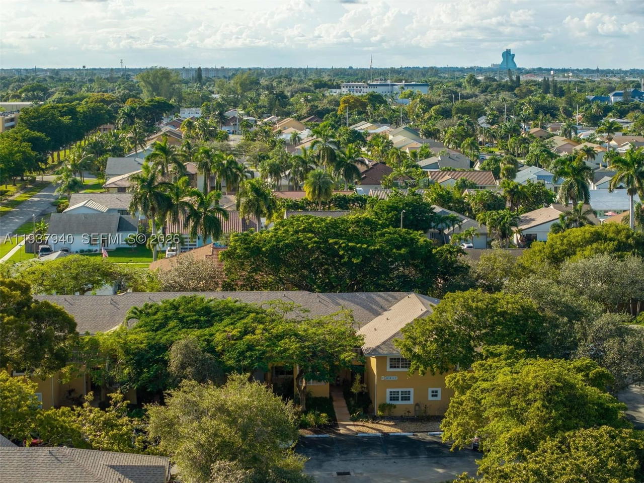 Real estate property located at 401 10th St B205, Broward, Chateau De Ville Condo, Dania Beach, FL