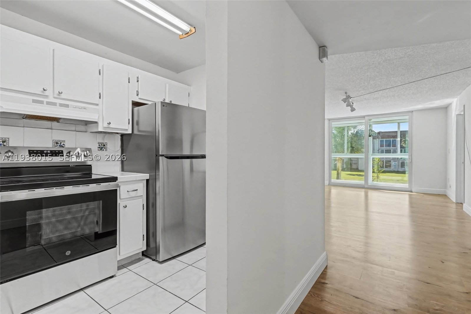Real estate property located at 2831 Sunrise Lakes Dr. E #204, Broward, Sunrise Lakes 12 Condo, Sunrise, FL