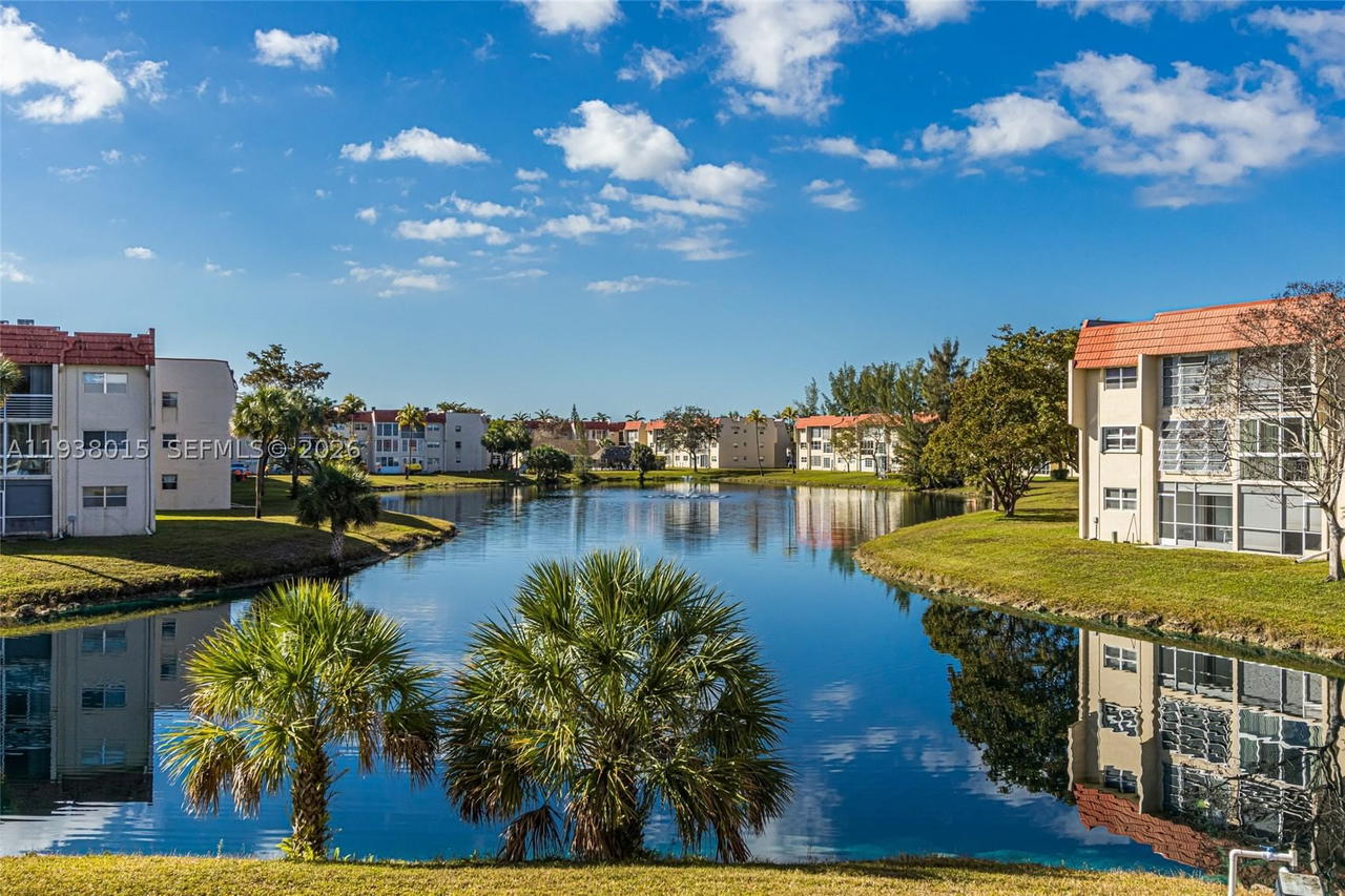 Real estate property located at 2831 Sunrise Lakes Dr. E #204, Broward, Sunrise Lakes 12 Condo, Sunrise, FL