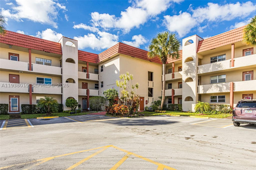 Real estate property located at 2831 Sunrise Lakes Dr. E #204, Broward, Sunrise Lakes 12 Condo, Sunrise, FL