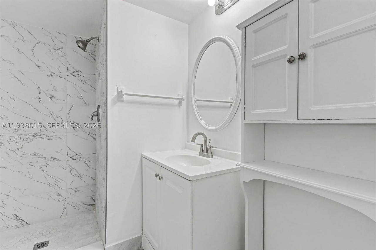 Real estate property located at 2831 Sunrise Lakes Dr. E #204, Broward, Sunrise Lakes 12 Condo, Sunrise, FL