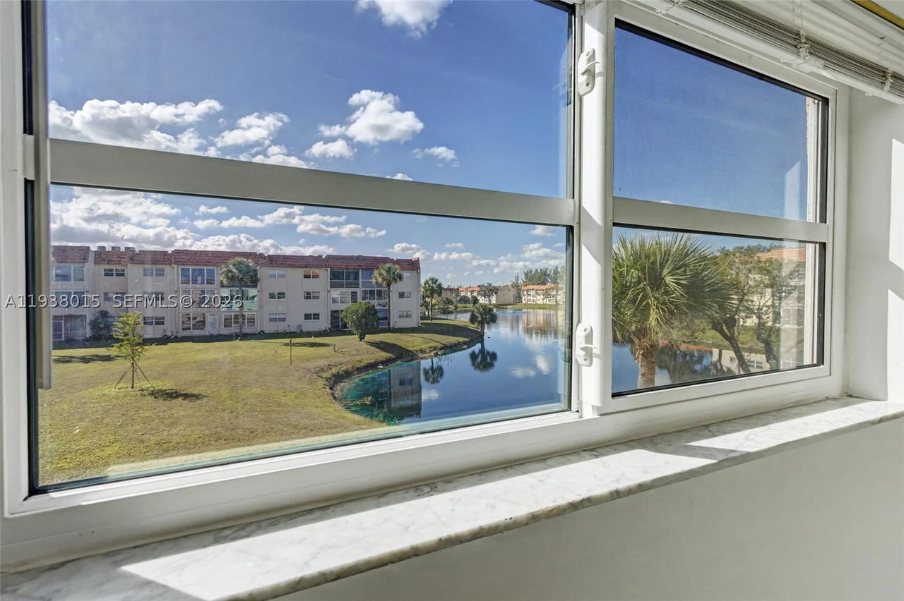 Real estate property located at 2831 Sunrise Lakes Dr. E #204, Broward, Sunrise Lakes 12 Condo, Sunrise, FL