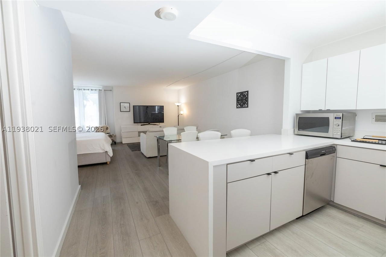 Real estate property located at 2301 Collins Ave #423, Miami-dade, ¤ Roney Palace, Miami Beach, FL