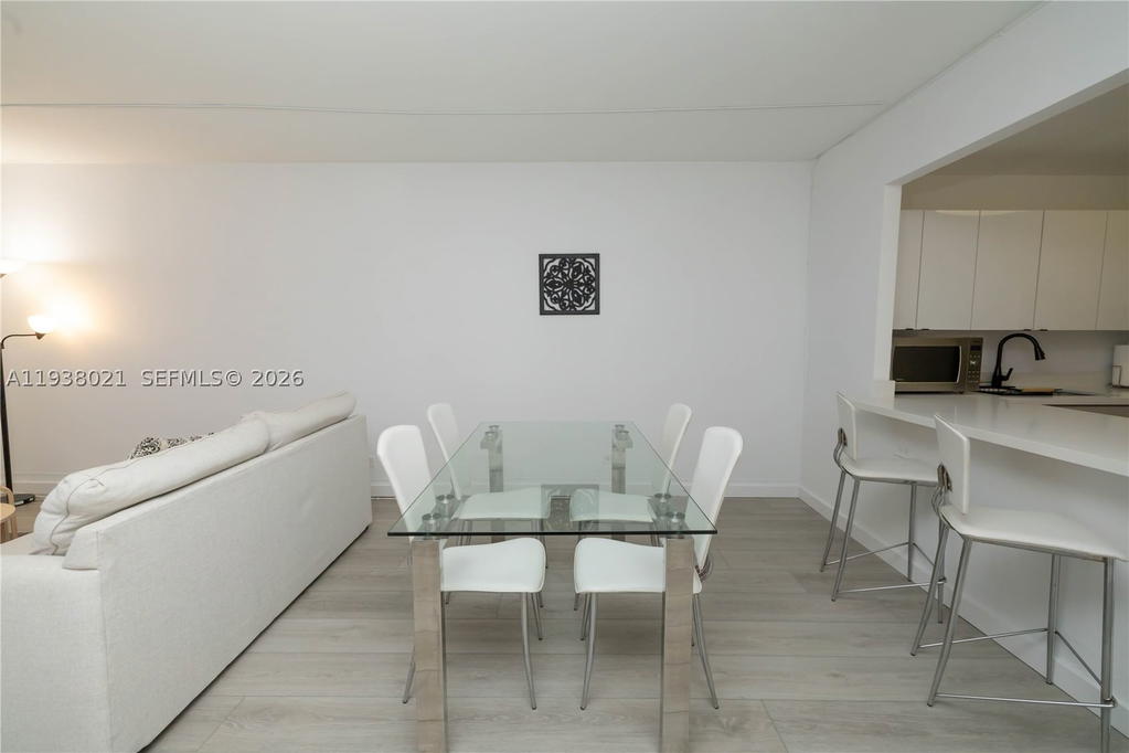 Real estate property located at 2301 Collins Ave #423, Miami-dade, ¤ Roney Palace, Miami Beach, FL