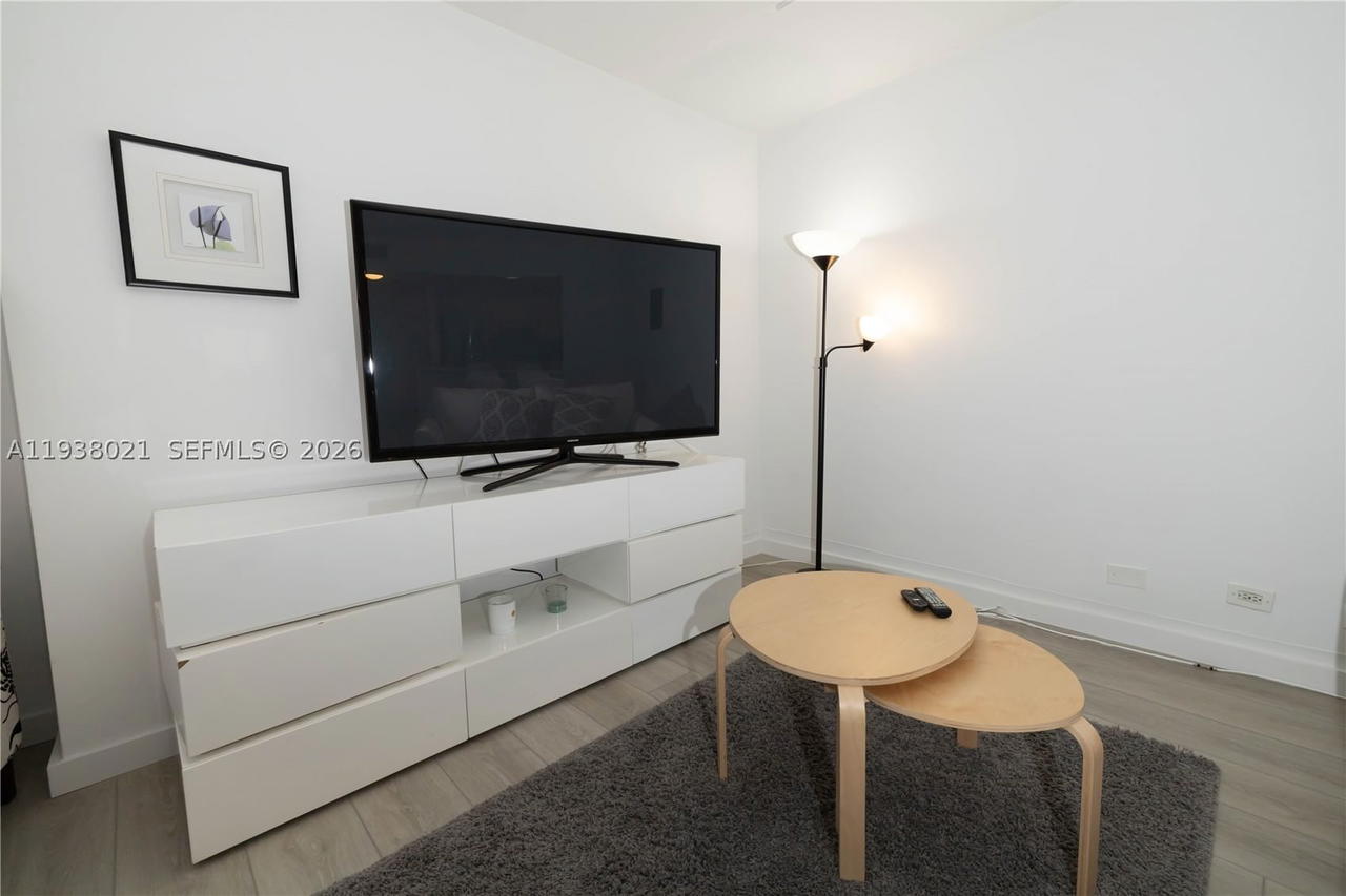Real estate property located at 2301 Collins Ave #423, Miami-dade, ¤ Roney Palace, Miami Beach, FL