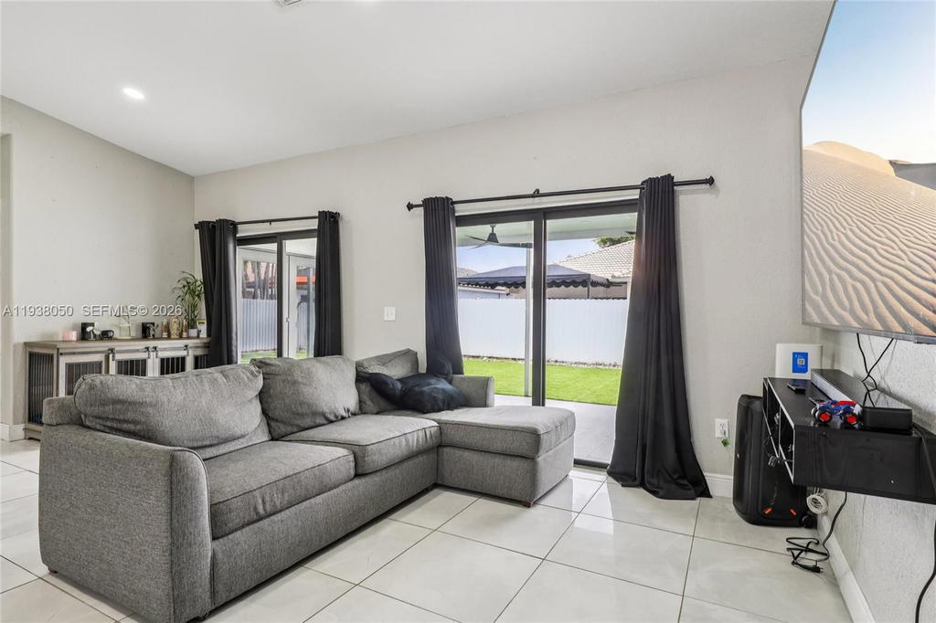 Real estate property located at 7754 201st Ter, Miami-dade, North Palm Estates Homes, Hialeah, FL