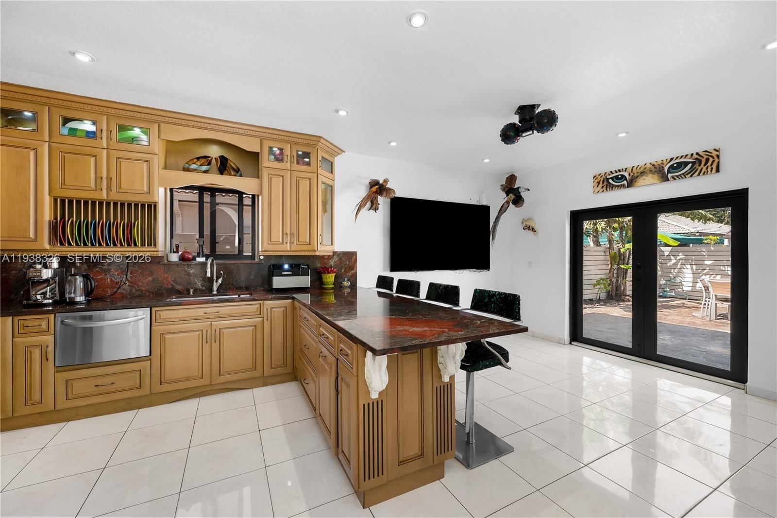 Real estate property located at 8935 164th St, Miami-dade, Royal Garden Estates, Miami Lakes, FL