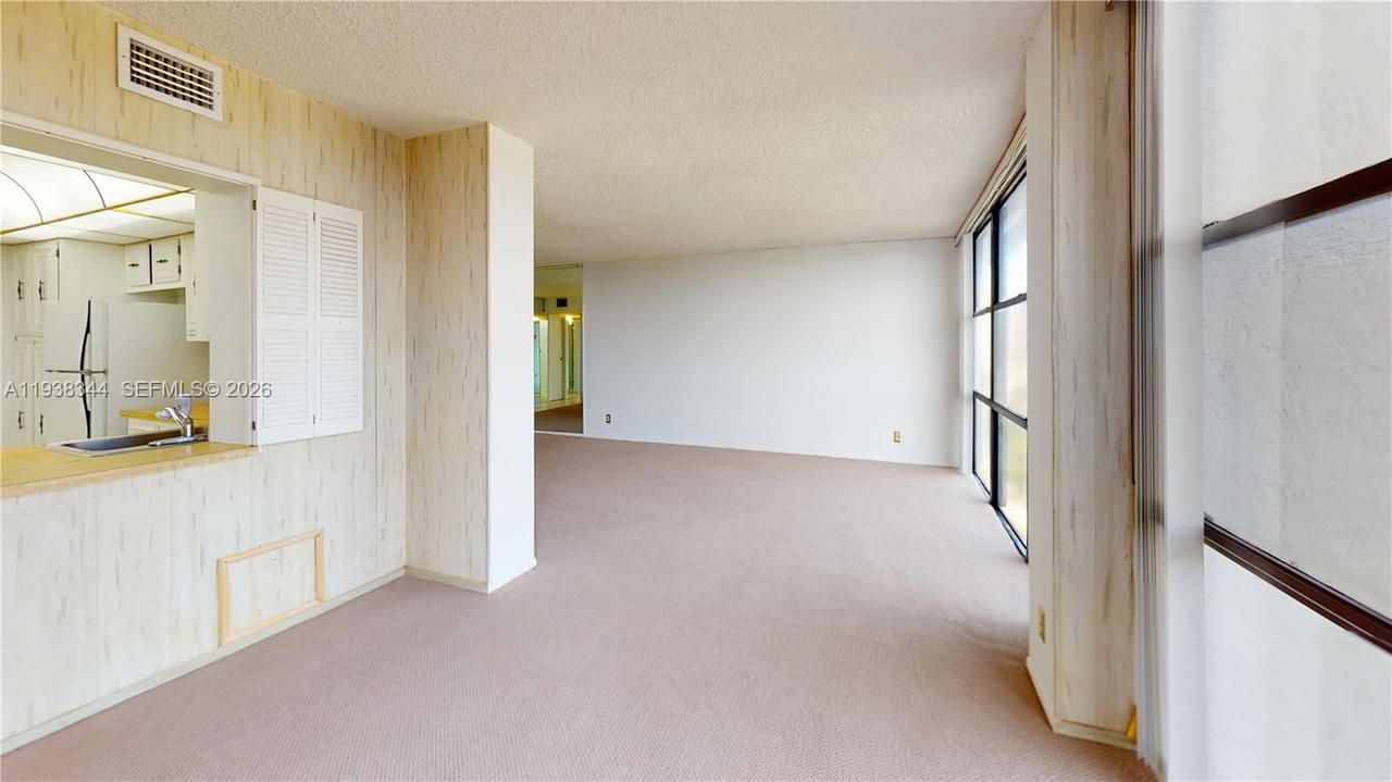 Real estate property located at 1000 Parkview Dr #1023, Broward, Oceanview Park Condo, Hallandale Beach, FL