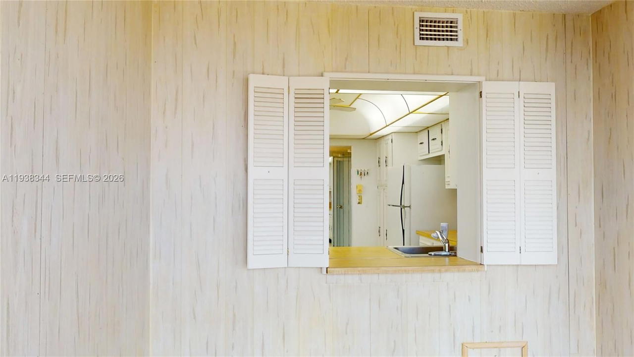 Real estate property located at 1000 Parkview Dr #1023, Broward, Oceanview Park Condo, Hallandale Beach, FL