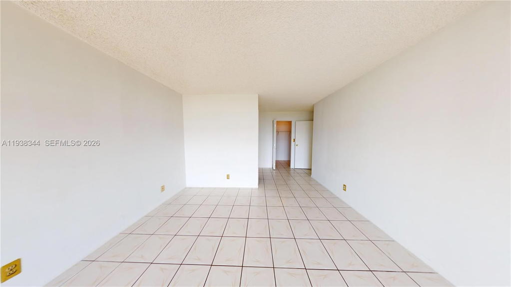 Real estate property located at 1000 Parkview Dr #1023, Broward, Oceanview Park Condo, Hallandale Beach, FL