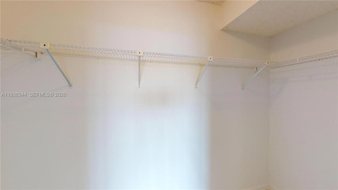 Real estate property located at 1000 Parkview Dr #1023, Broward, Oceanview Park Condo, Hallandale Beach, FL