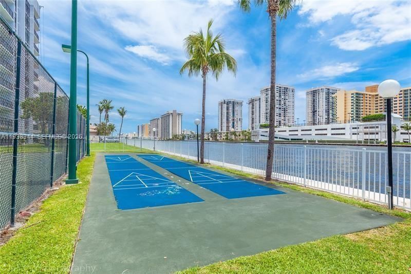 Real estate property located at 1000 Parkview Dr #1023, Broward, Oceanview Park Condo, Hallandale Beach, FL