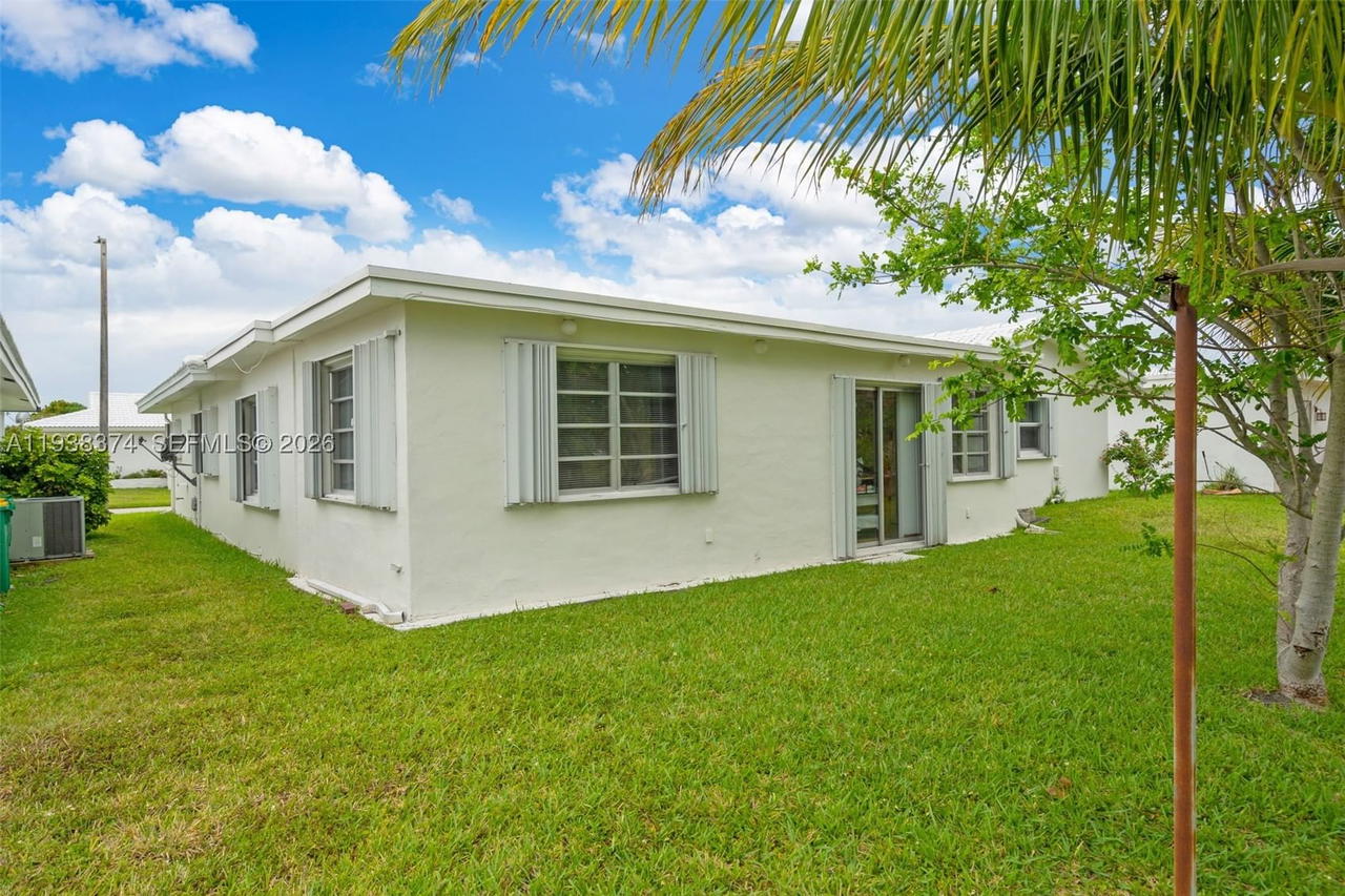 Real estate property located at 7500 66th Ter, Broward, Mainlands Of Tamarac Lake, Tamarac, FL