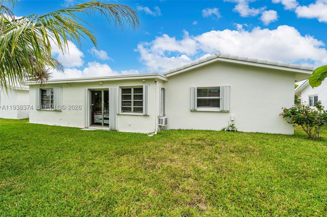 Real estate property located at 7500 66th Ter, Broward, Mainlands Of Tamarac Lake, Tamarac, FL