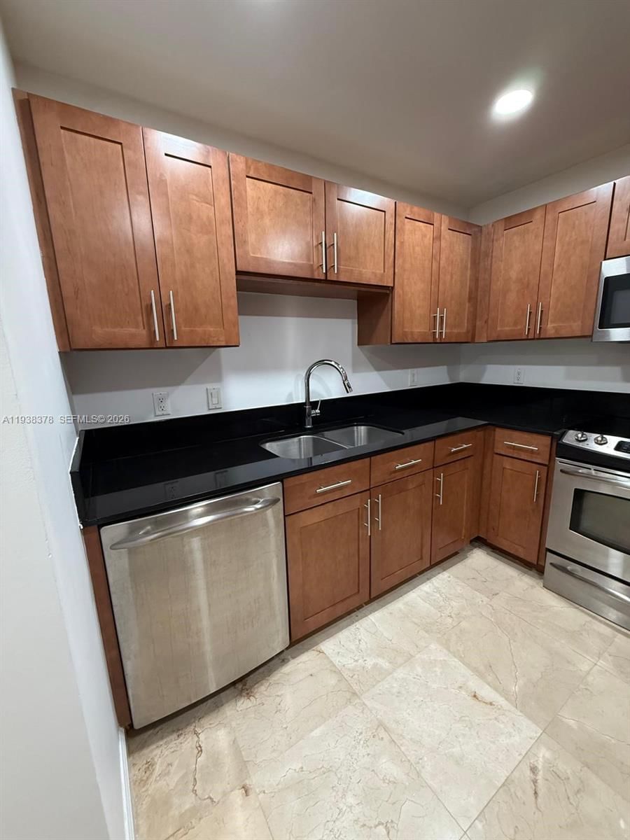Real estate property located at 8390 72nd Ave #520, Miami-dade, Colonnade At Dadeland Se, Miami, FL
