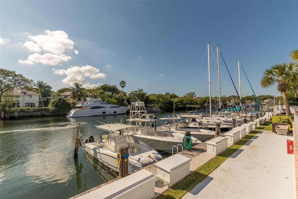 Real estate property located at 100 Edgewater Dr #204, Miami-dade, Waters Edge Of Coral Gabl, Coral Gables, FL