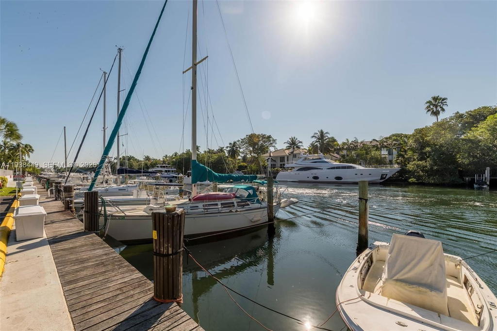 Real estate property located at 100 Edgewater Dr #204, Miami-dade, Waters Edge Of Coral Gabl, Coral Gables, FL