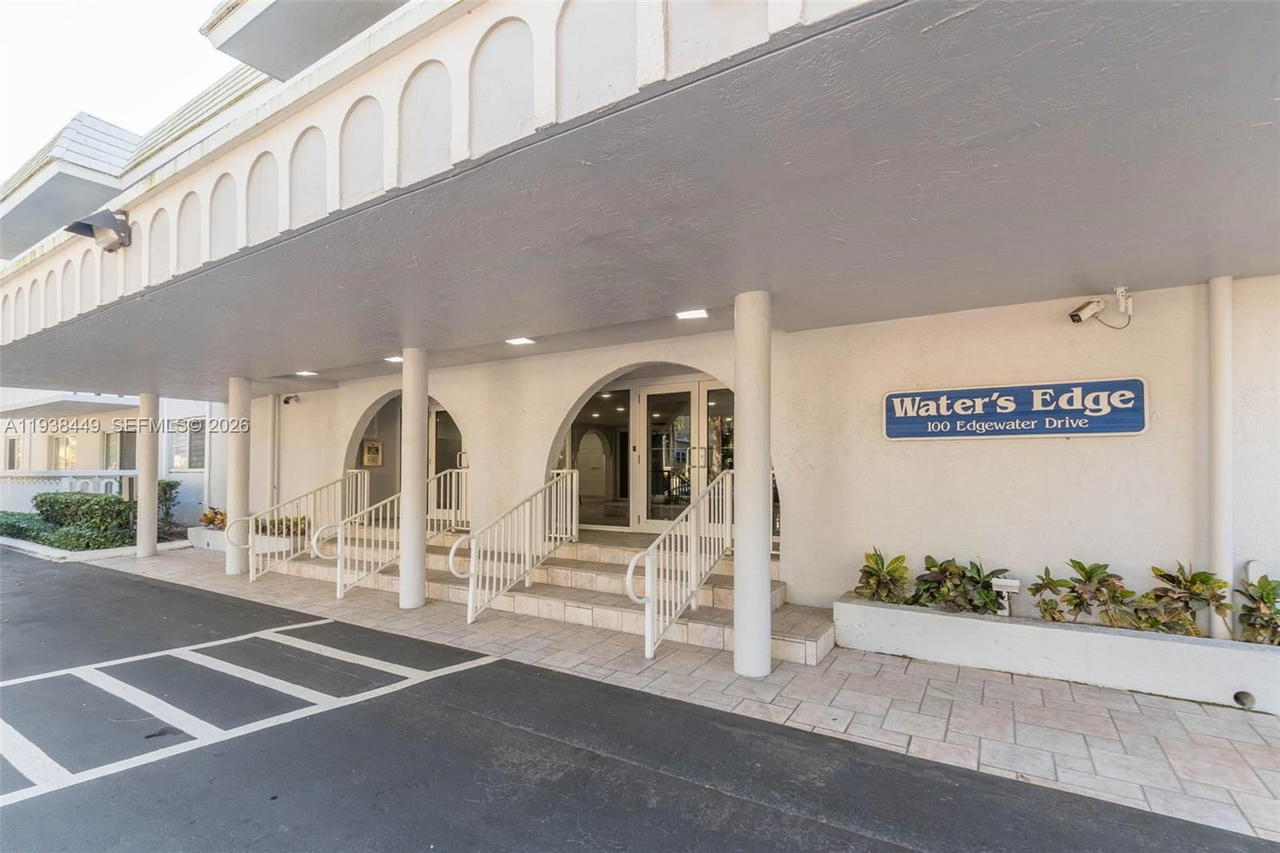 Real estate property located at 100 Edgewater Dr #204, Miami-dade, Waters Edge Of Coral Gabl, Coral Gables, FL
