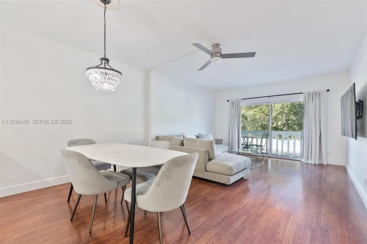 Real estate property located at 100 Edgewater Dr #204, Miami-dade, Waters Edge Of Coral Gabl, Coral Gables, FL