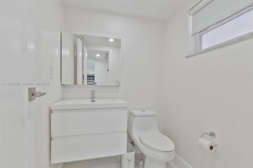 Real estate property located at 100 Edgewater Dr #204, Miami-dade, Waters Edge Of Coral Gabl, Coral Gables, FL