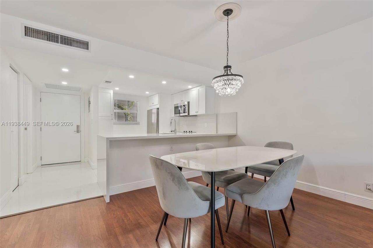 Real estate property located at 100 Edgewater Dr #204, Miami-dade, Waters Edge Of Coral Gabl, Coral Gables, FL