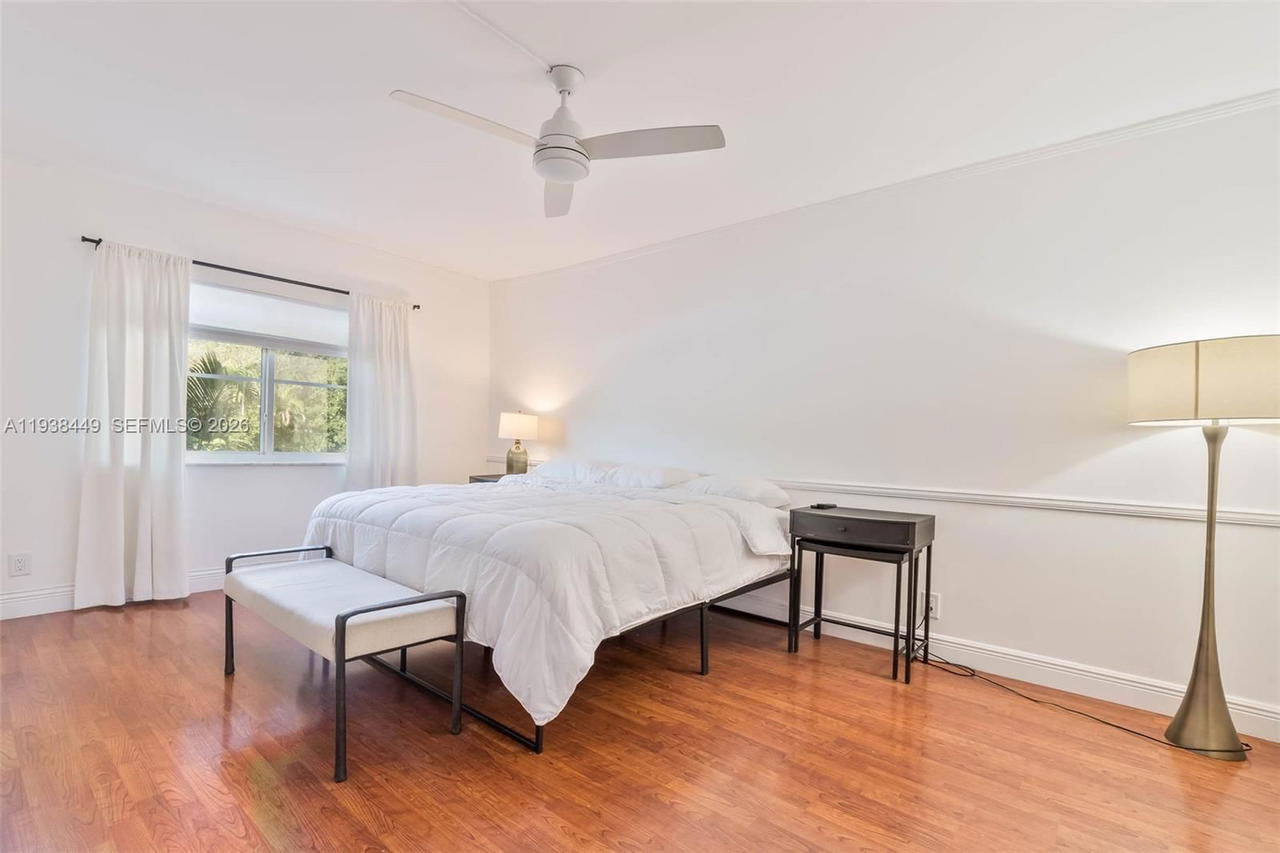 Real estate property located at 100 Edgewater Dr #204, Miami-dade, Waters Edge Of Coral Gabl, Coral Gables, FL